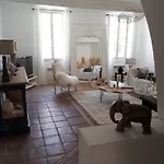 Alojamento de Acomodação e Pequeno-almoço La Maison Perchee 3*